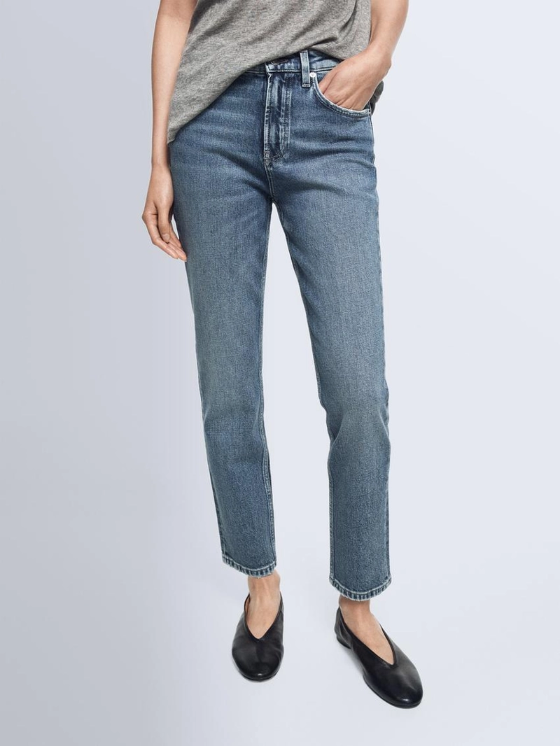 Джинсы с завышенной посадкой и укороченным силуэтом