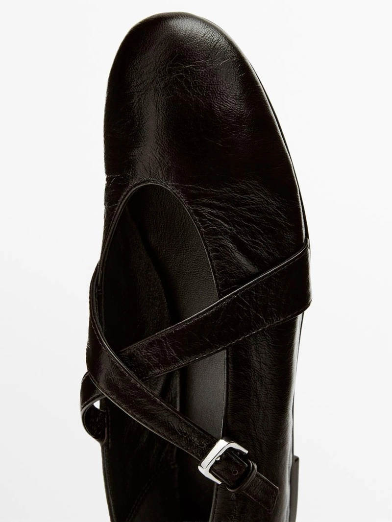 Балетки с перекрещивающимися ремешками и пряжкой