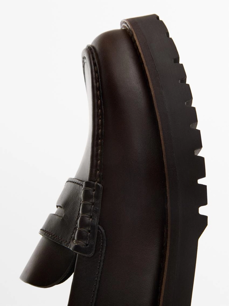 Мокасины с мокасинным носком и грубой подошвой