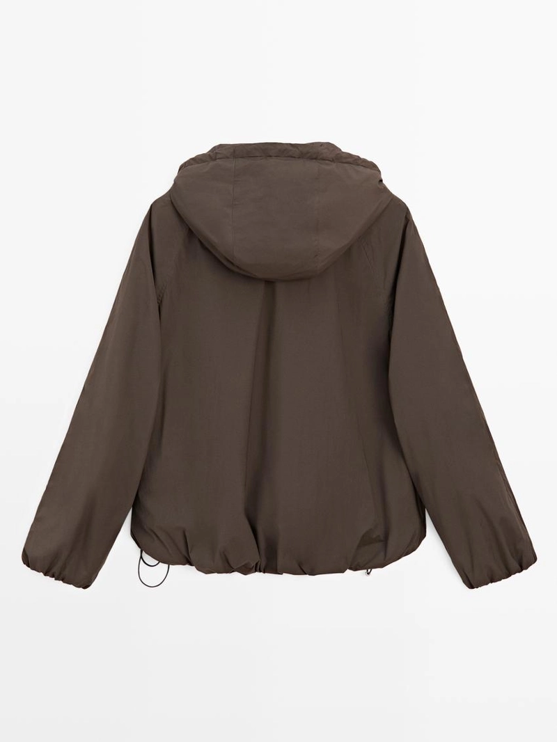 Пуховик с высоким воротником