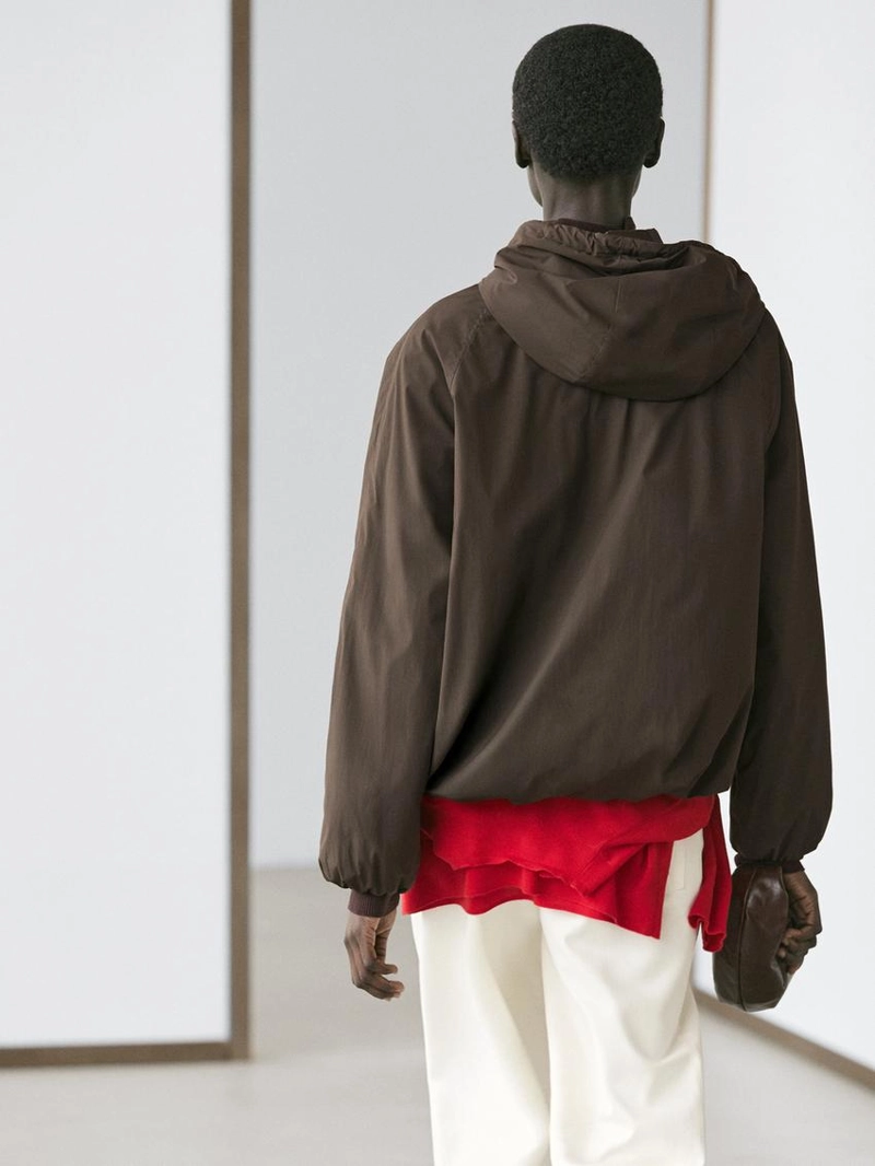 Пуховик с высоким воротником