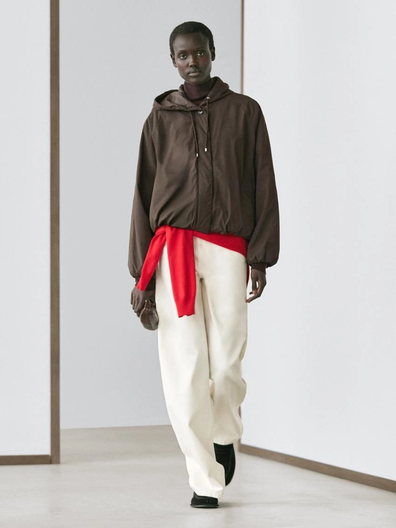 Пуховик с высоким воротником