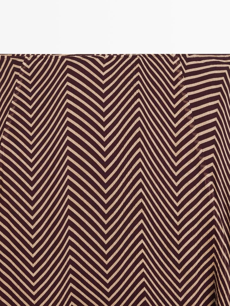 Юбка-миди с геометрическим принтом и расклешенной юбкой