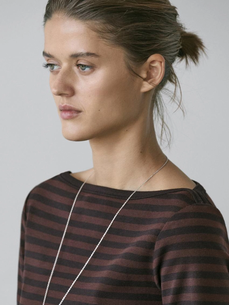 Футболка с короткими рукавами и лодочным вырезом в полоску