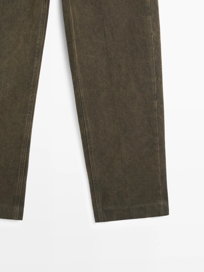 Джинсы с завышенной талией и силуэтом баллон