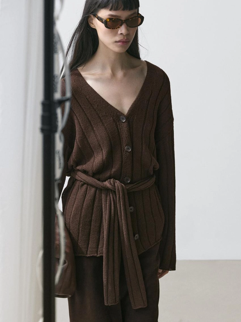 Кофточка-кардиган с деталями на талии