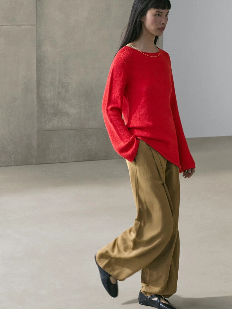 Асимметричный вязаный свитер