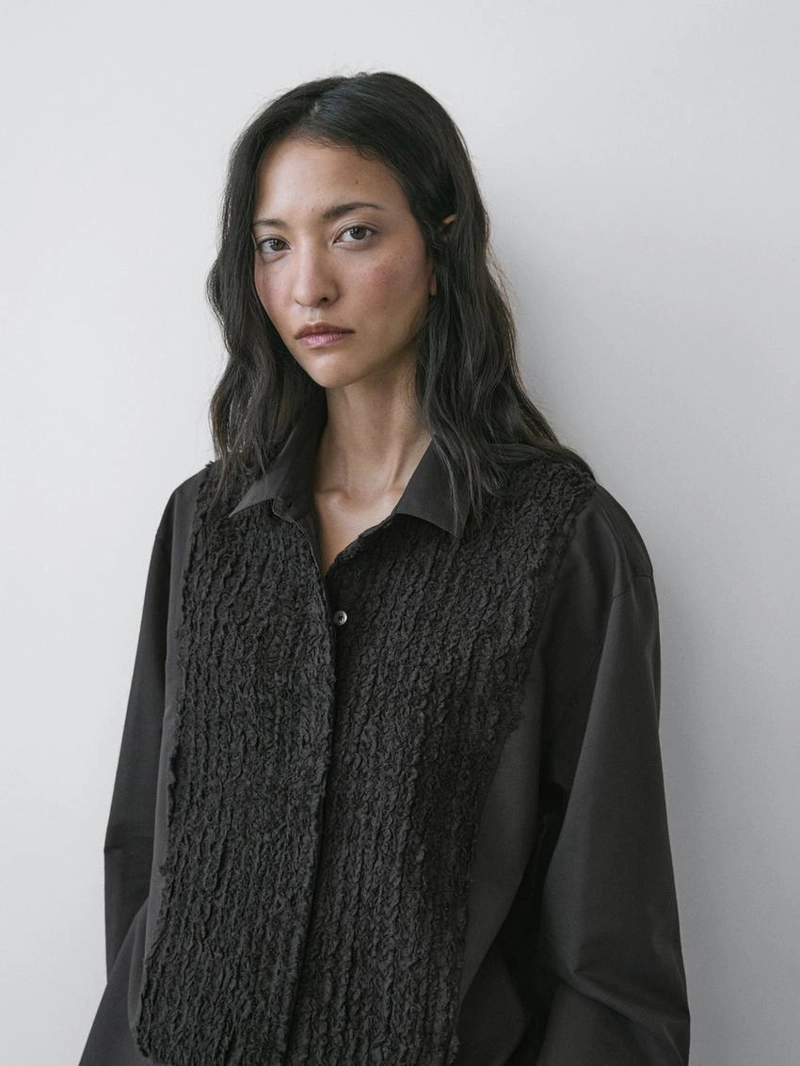 Рубашка с застежкой на биб-листочке и вышивкой