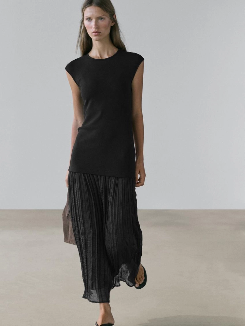 Платье с комбинированным плиссированным подолом