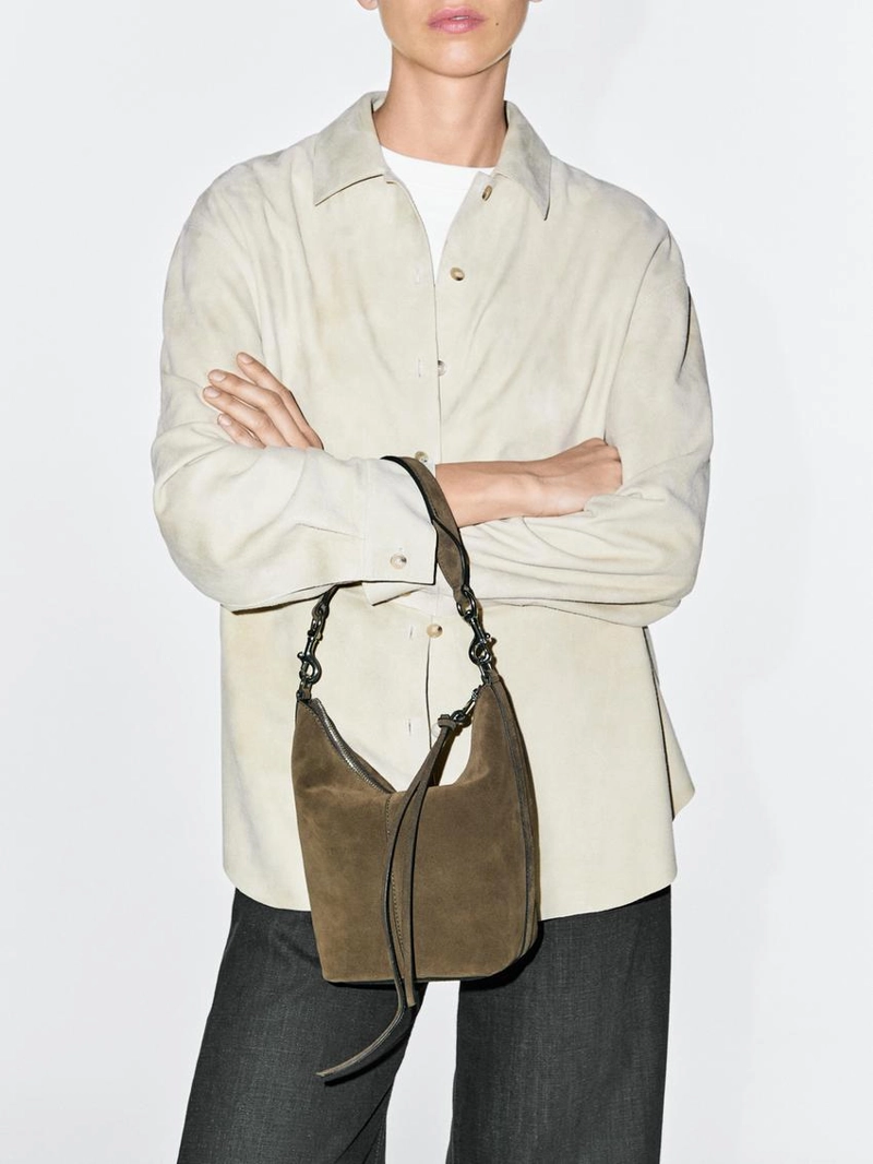 Кожаная ведро-сумка из замши