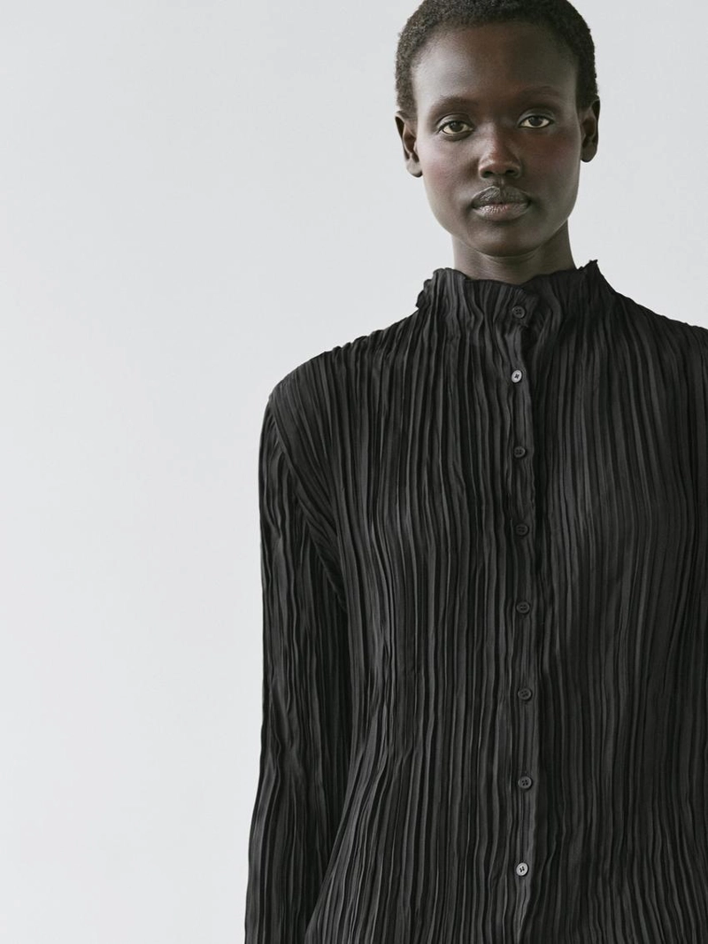 Рубашка с драпировкой и складками