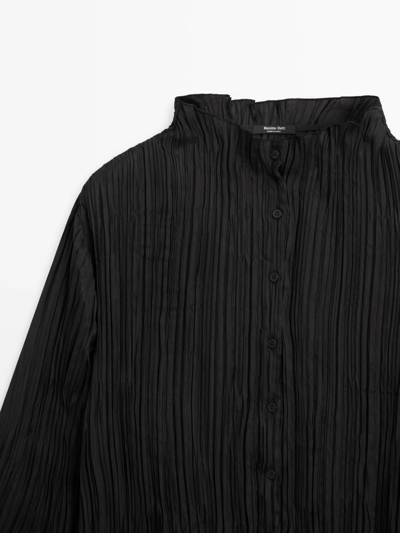 Рубашка с драпировкой и складками