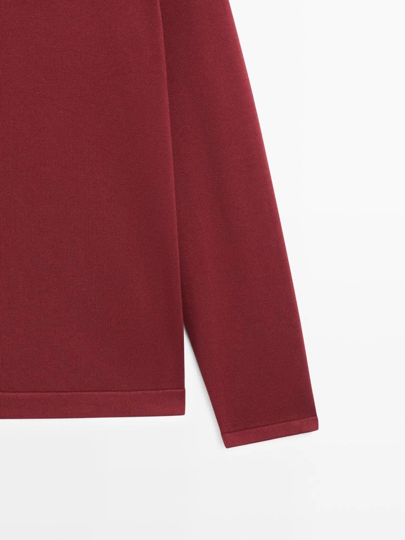 Свитер из хлопкового трикотажа с круглым вырезом