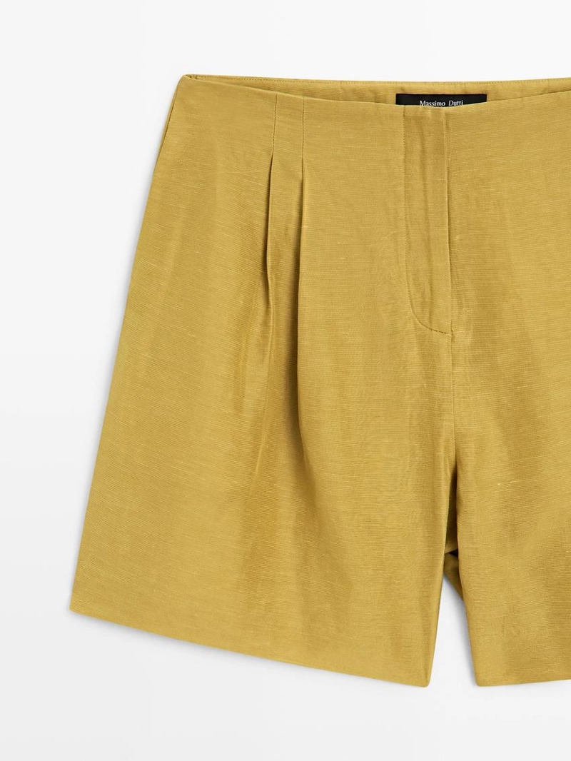 Шорты-бермуды из плотной смесовой ткани с отделкой в складку