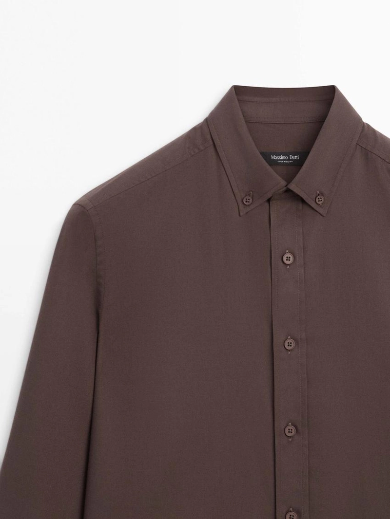 Рубашка из хлопковой ткани с регулярной посадкой