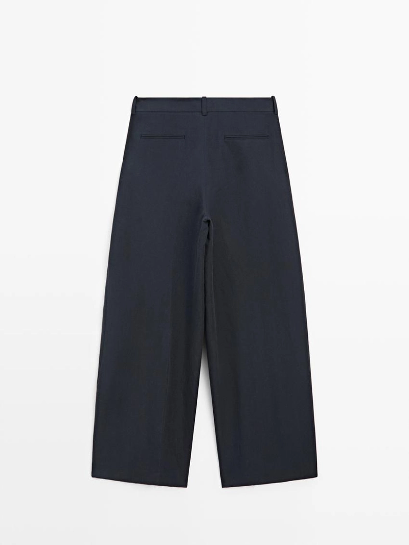 Брюки с плиссированными деталями из плавной ткани