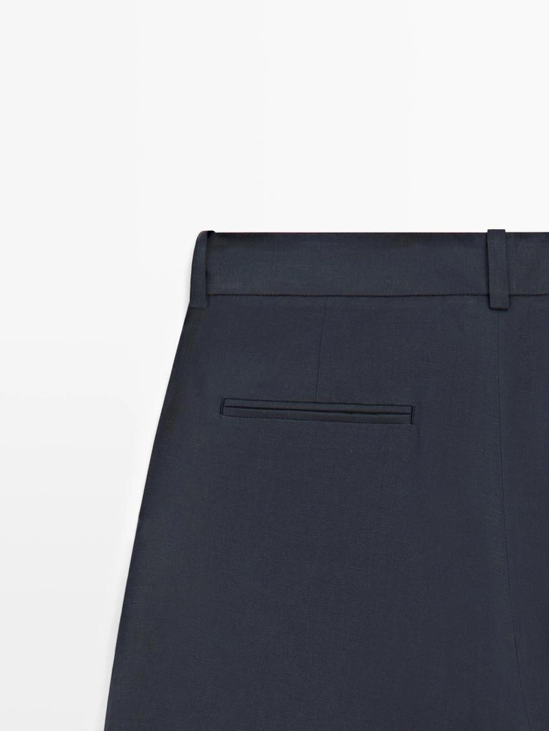 Брюки с плиссированными деталями из плавной ткани