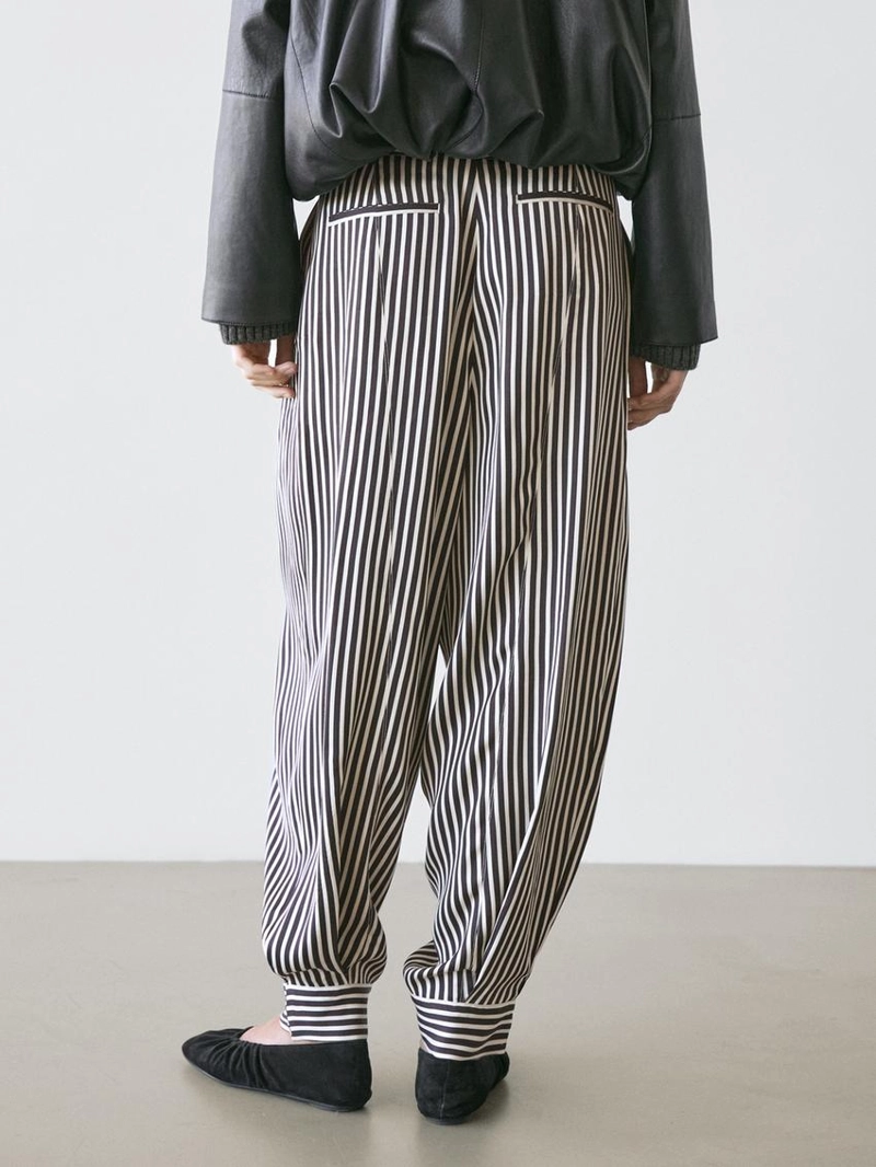 Полосатые брюки с запахом и вытачками