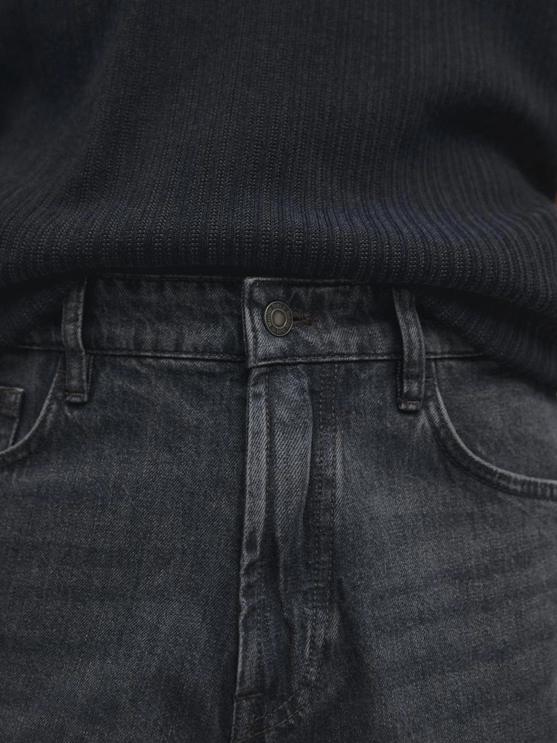 Джинсы с зауженным кроем