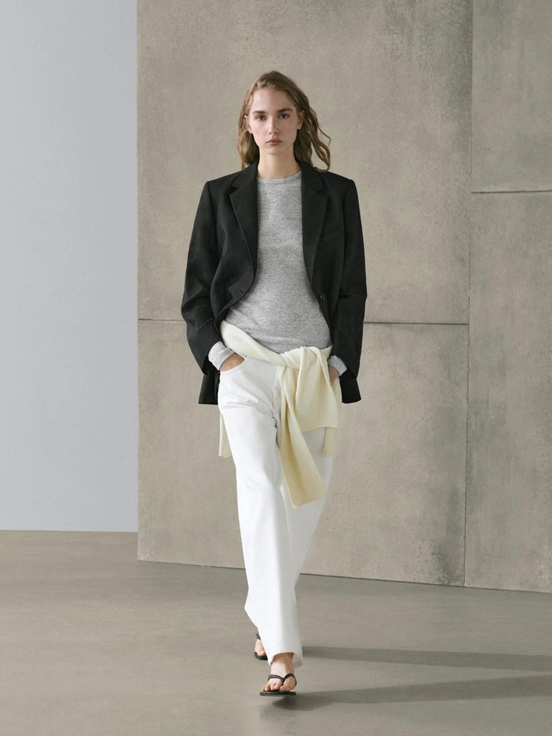 Джинсы с завышенной талией и свободным кроем