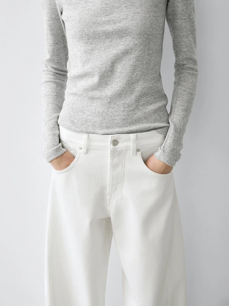 Джинсы с завышенной талией и свободным кроем