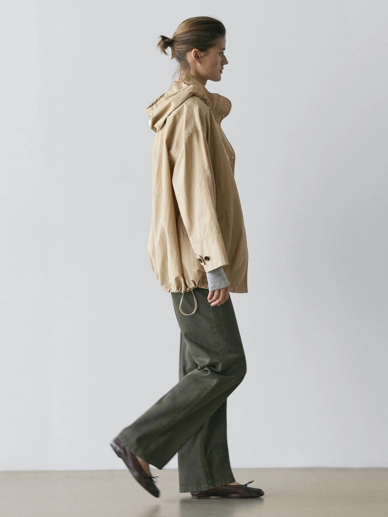 Утепленный парка с деталями капюшона