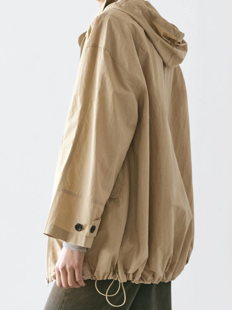 Утепленный парка с деталями капюшона