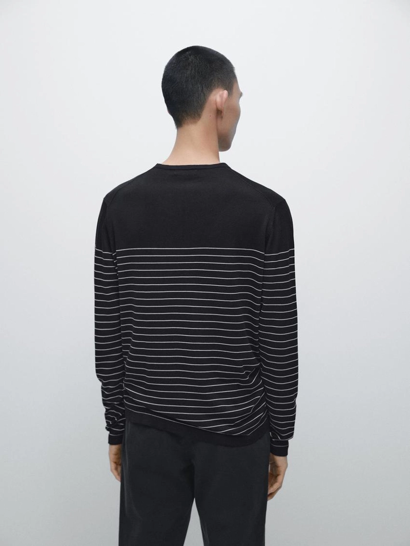 Джемпер с полосатым круглым вырезом