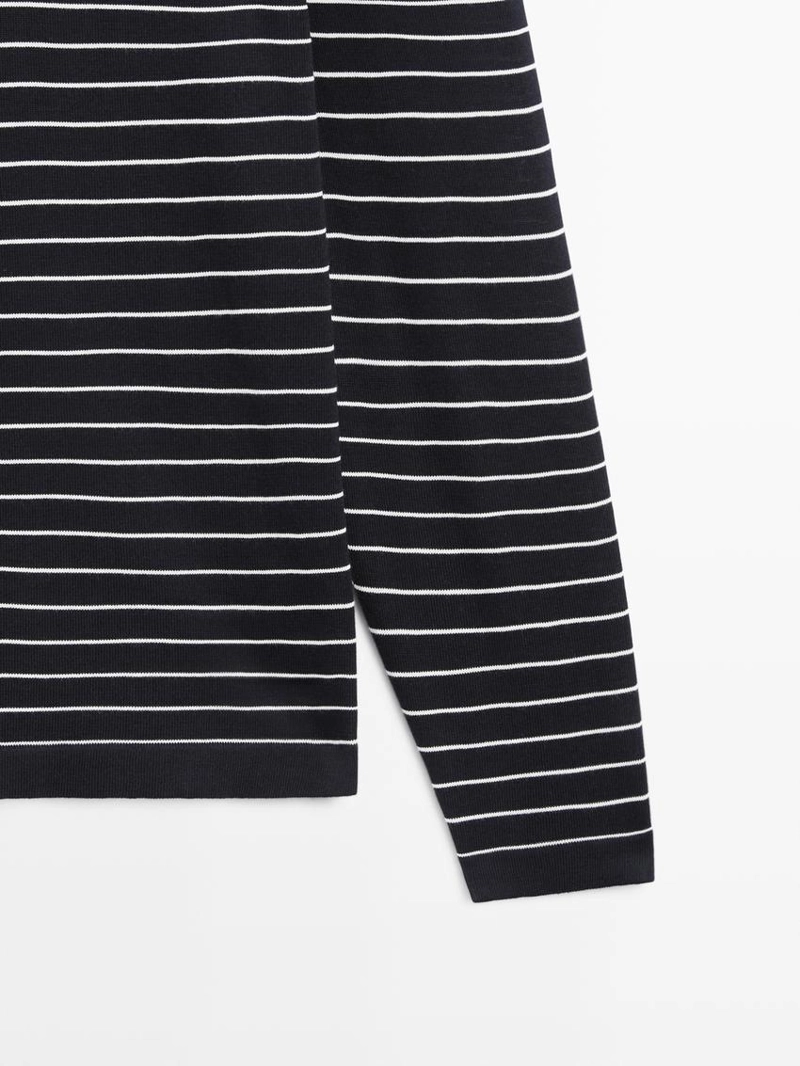 Джемпер с полосатым круглым вырезом