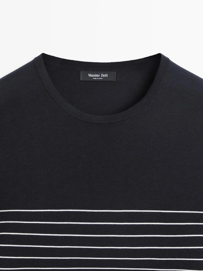 Джемпер с полосатым круглым вырезом