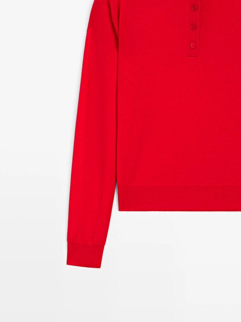 Вязанный свитер с отложным воротником и пуговицами