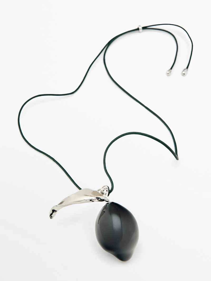 Ожерелье из кожаного шнура