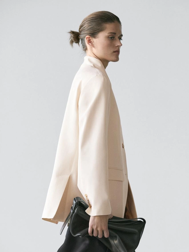 Тройка из атласа с высоким воротником