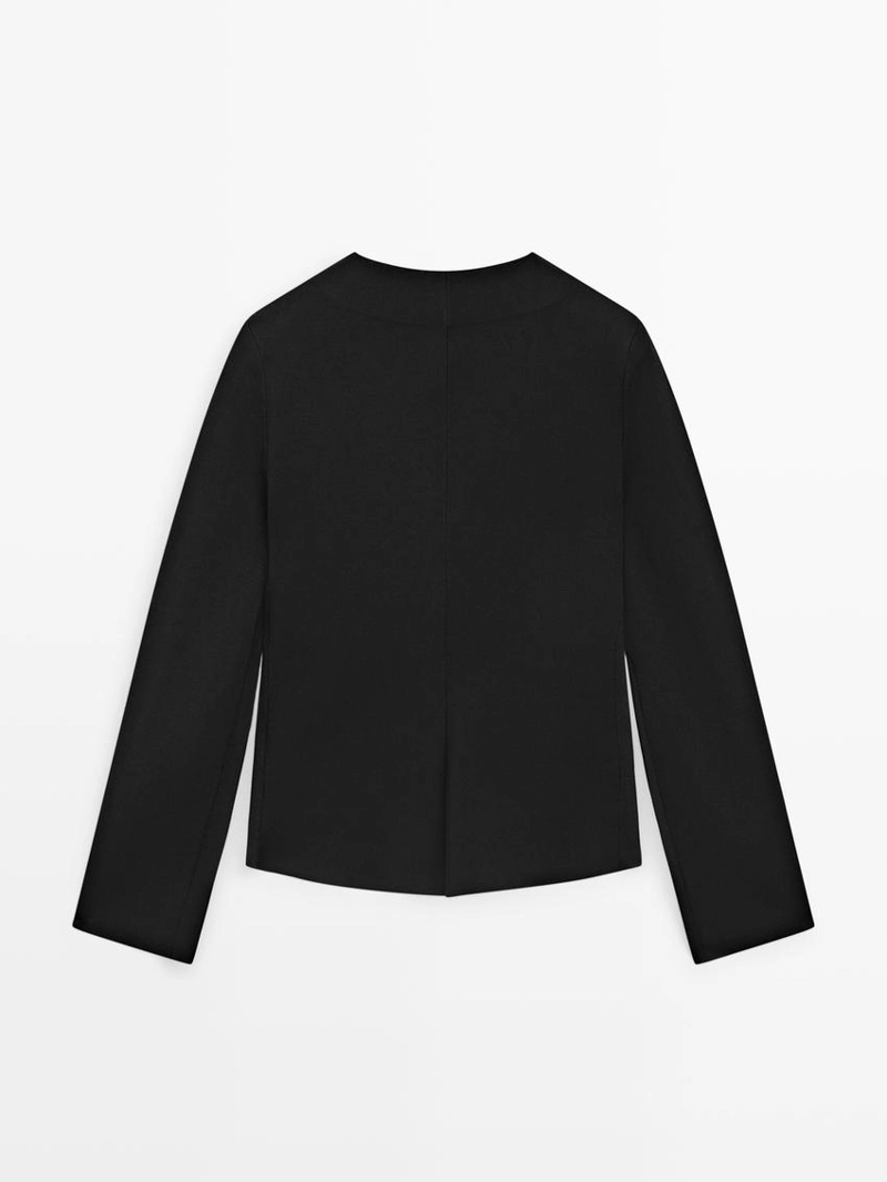 Пиджак с v-образным вырезом и деталями на застежке