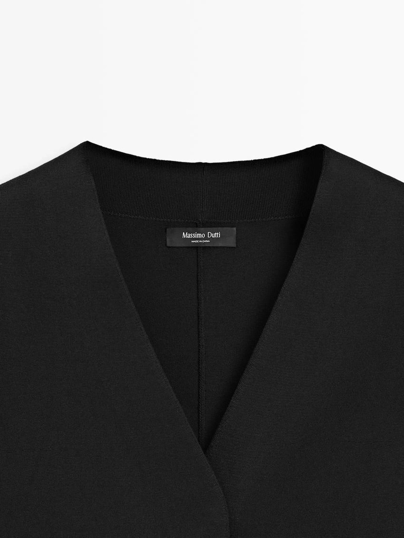 Пиджак с v-образным вырезом и деталями на застежке