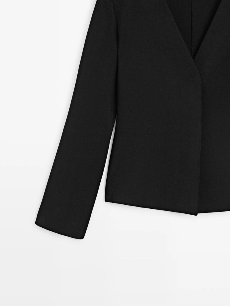 Пиджак с v-образным вырезом и деталями на застежке