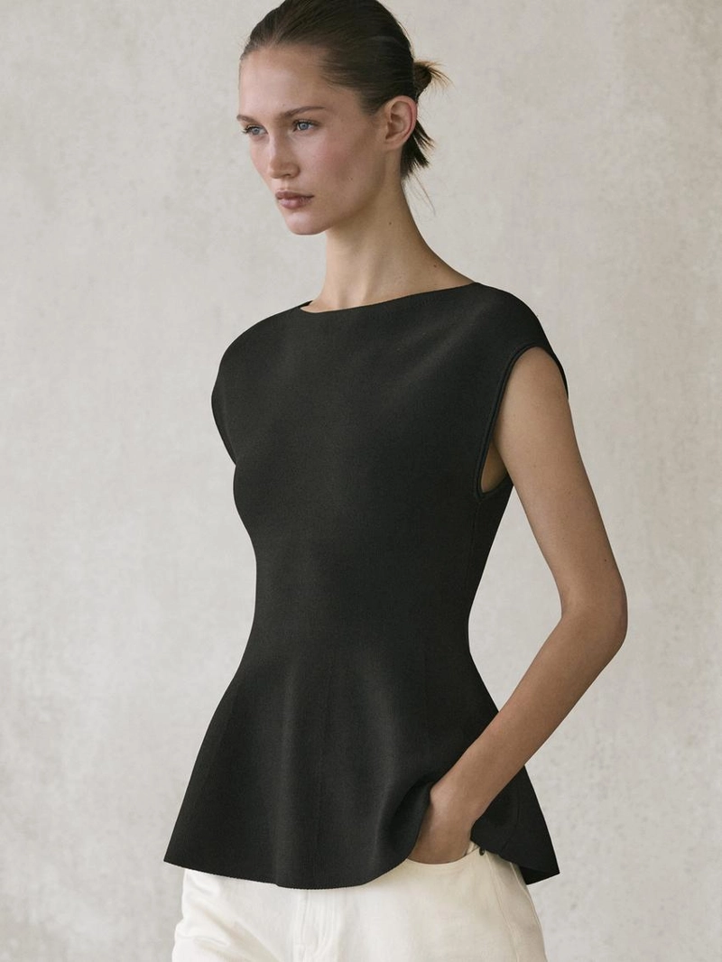 Вязаный топ с круглым вырезом