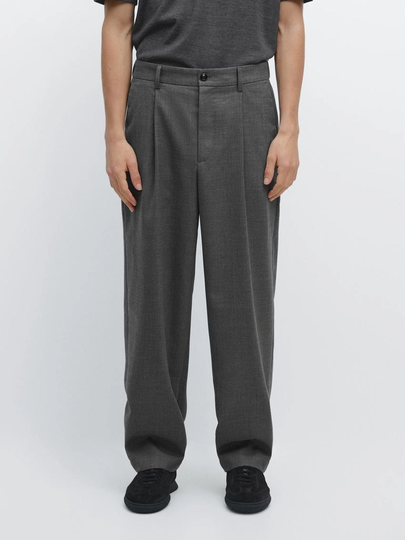 Брюки из шерсти свободного кроя с деталями вытачек