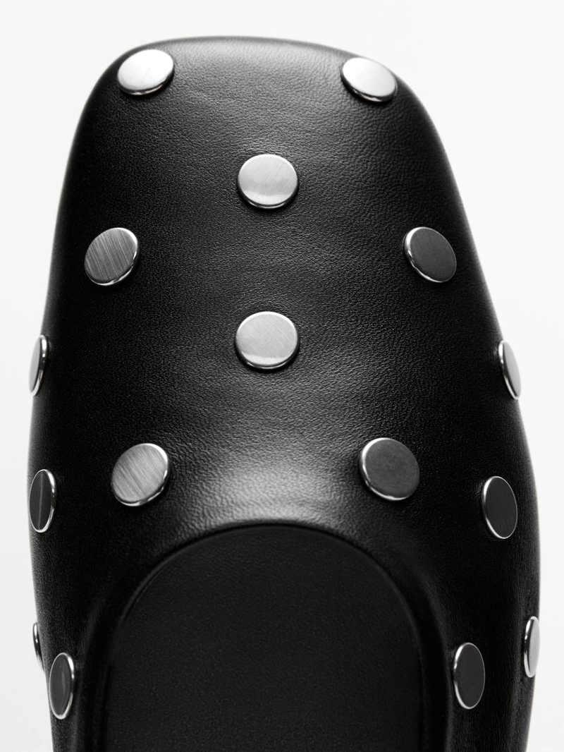 Балетки с квадратным мысом и заклепками