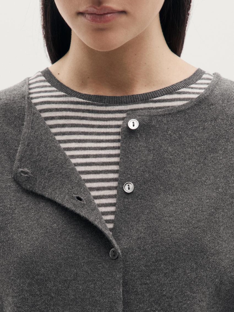 Длинный вязаный кардиган с круглым вырезом