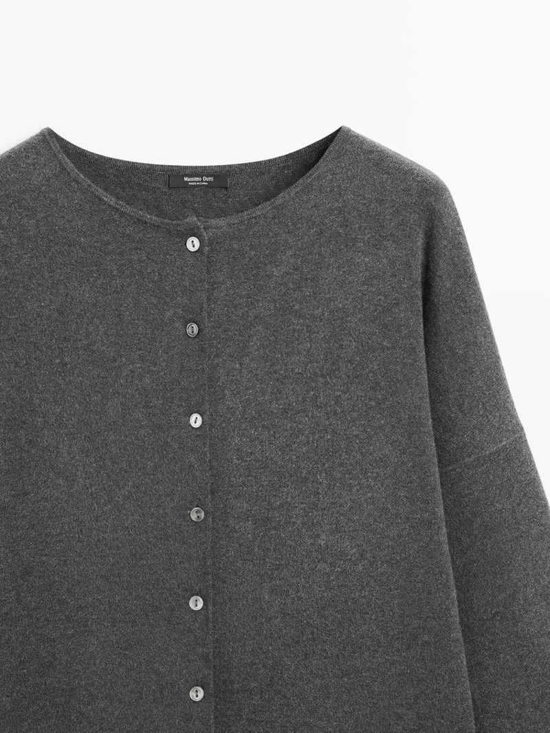 Длинный вязаный кардиган с круглым вырезом