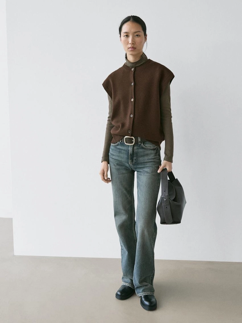 Жилет с округлым вырезом