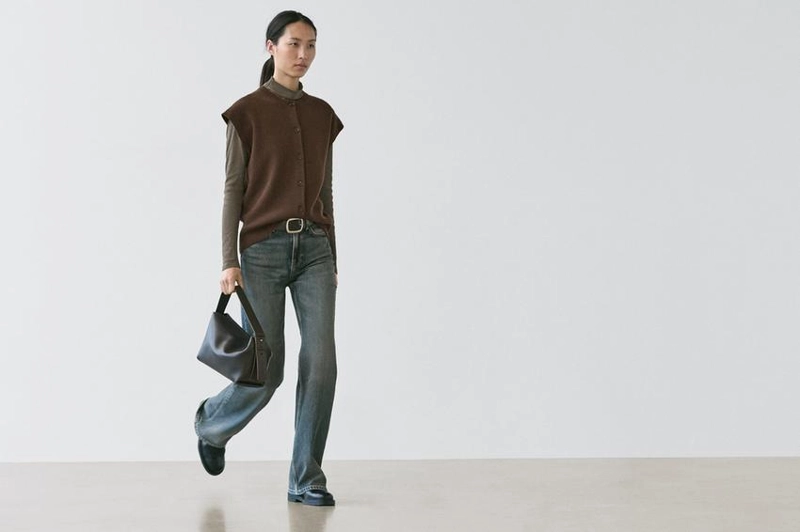 Жилет с округлым вырезом