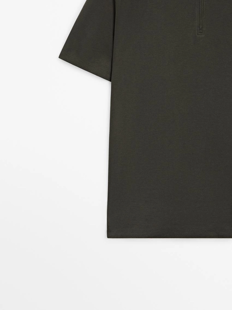 Поло с коротким рукавом и молнией