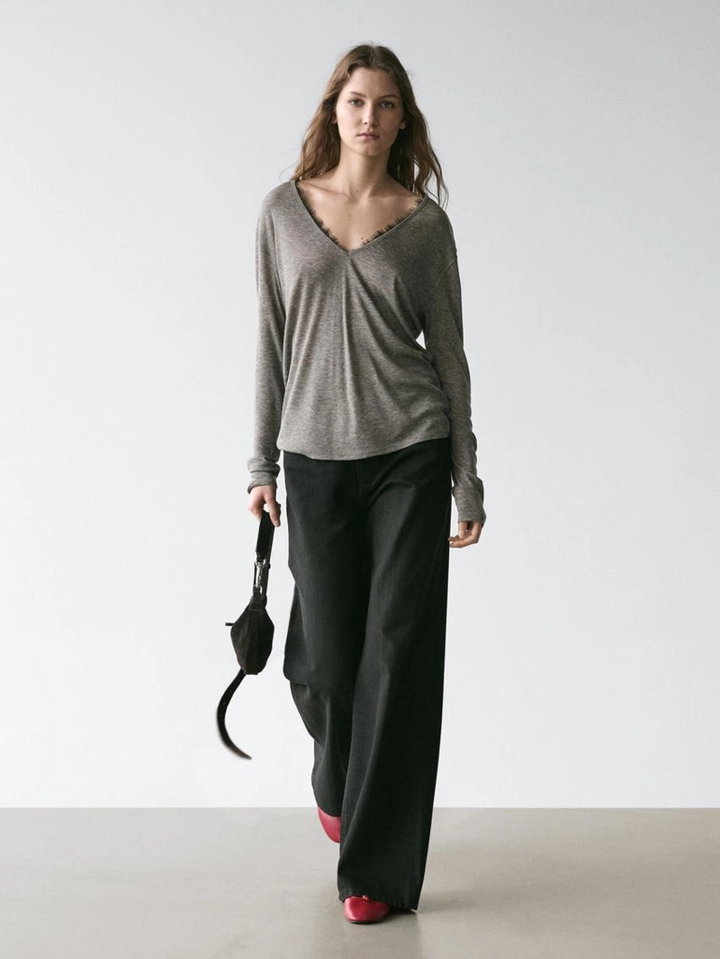 Футболка с v-образным вырезом и деталями из кружева