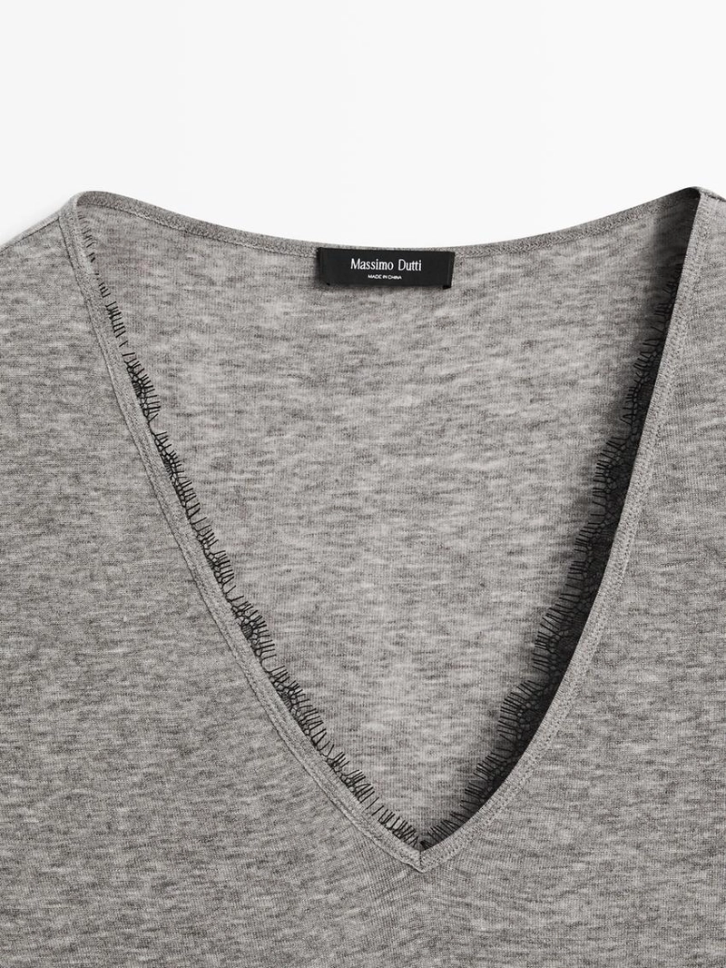 Футболка с v-образным вырезом и деталями из кружева