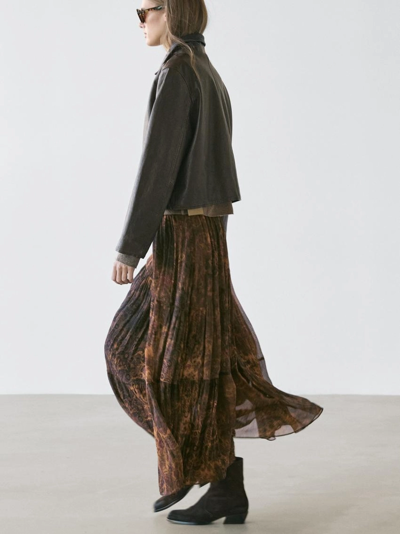 Плавная асимметричная юбка до середины икры