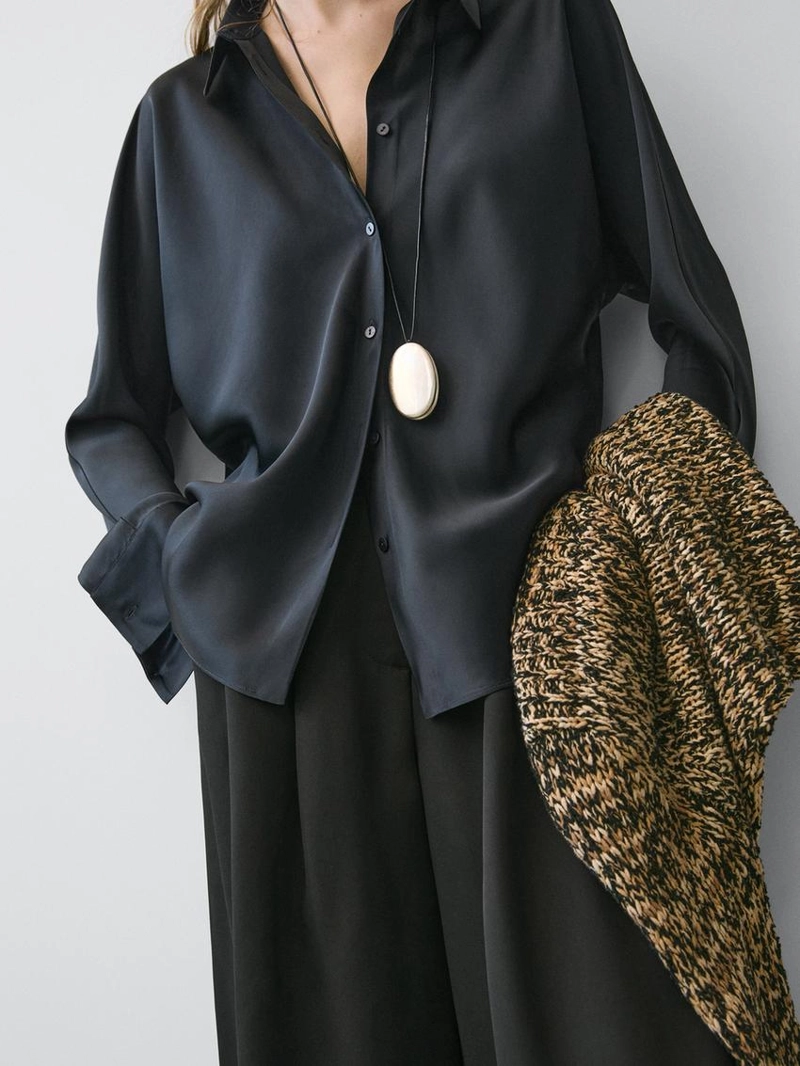 Рубашка из шелковистой атласной ткани