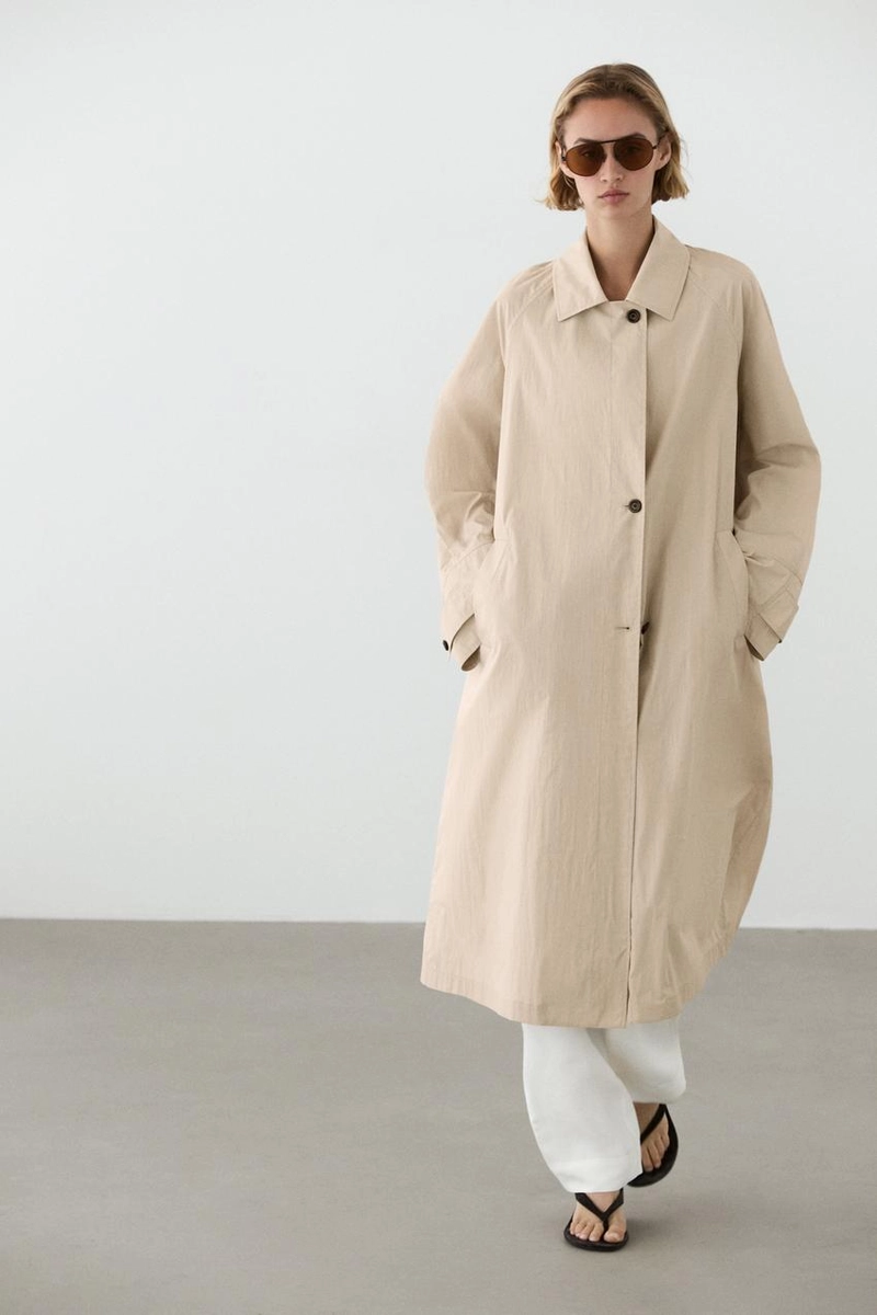 Плащ длинный обтекаемый