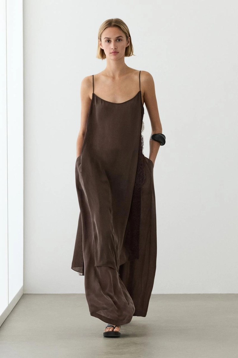 Платье-туника total look с деталями из кружева
